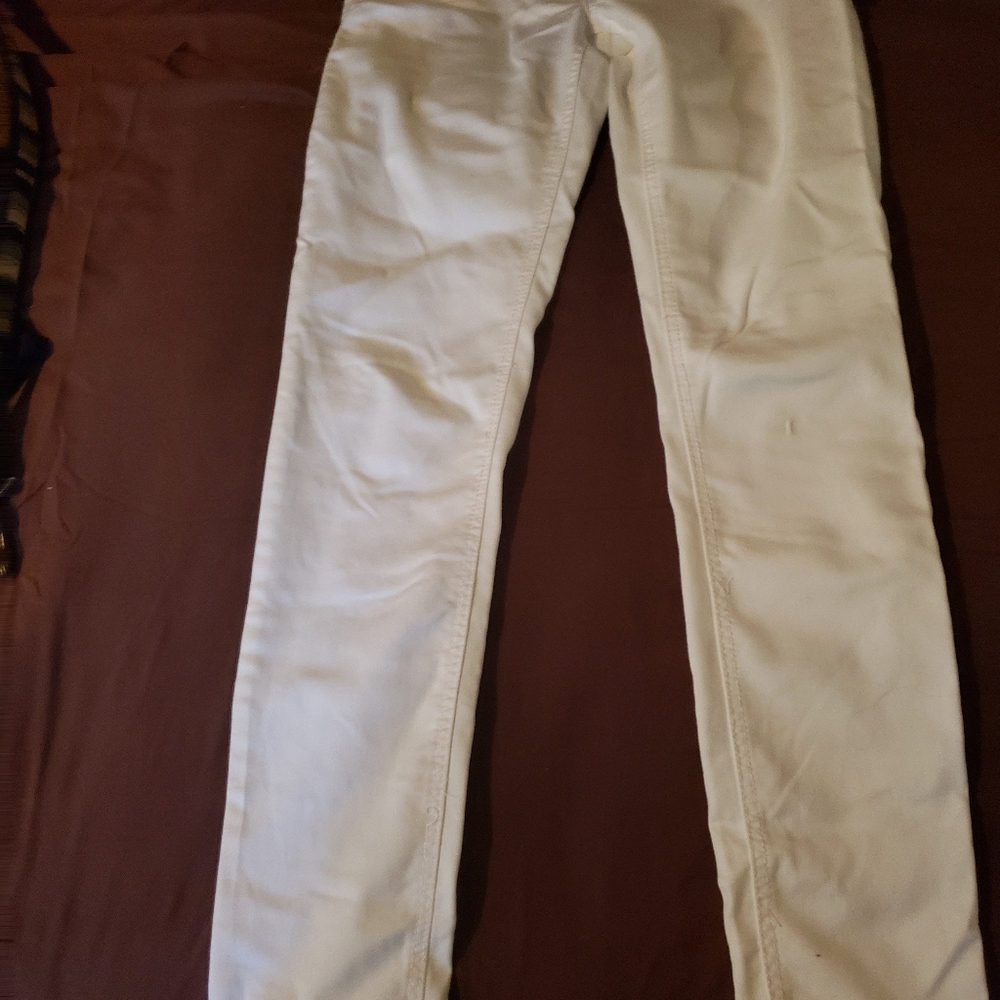 ALMOST FAMOUS WHITE JEANS